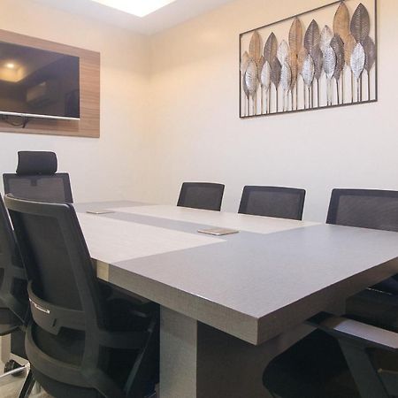 Reddoorz Plus @ Bez Tower And Residences San Juan San Juan  外观 照片