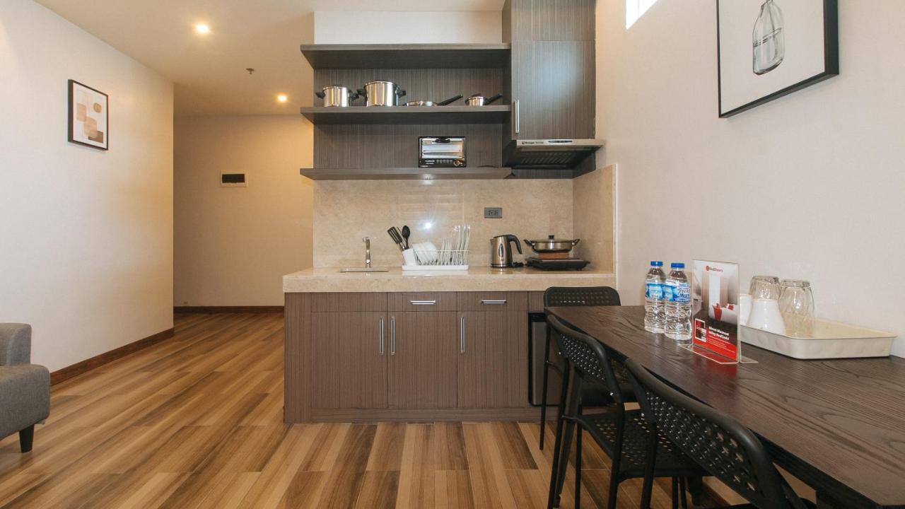 Reddoorz Plus @ Bez Tower And Residences San Juan San Juan  外观 照片