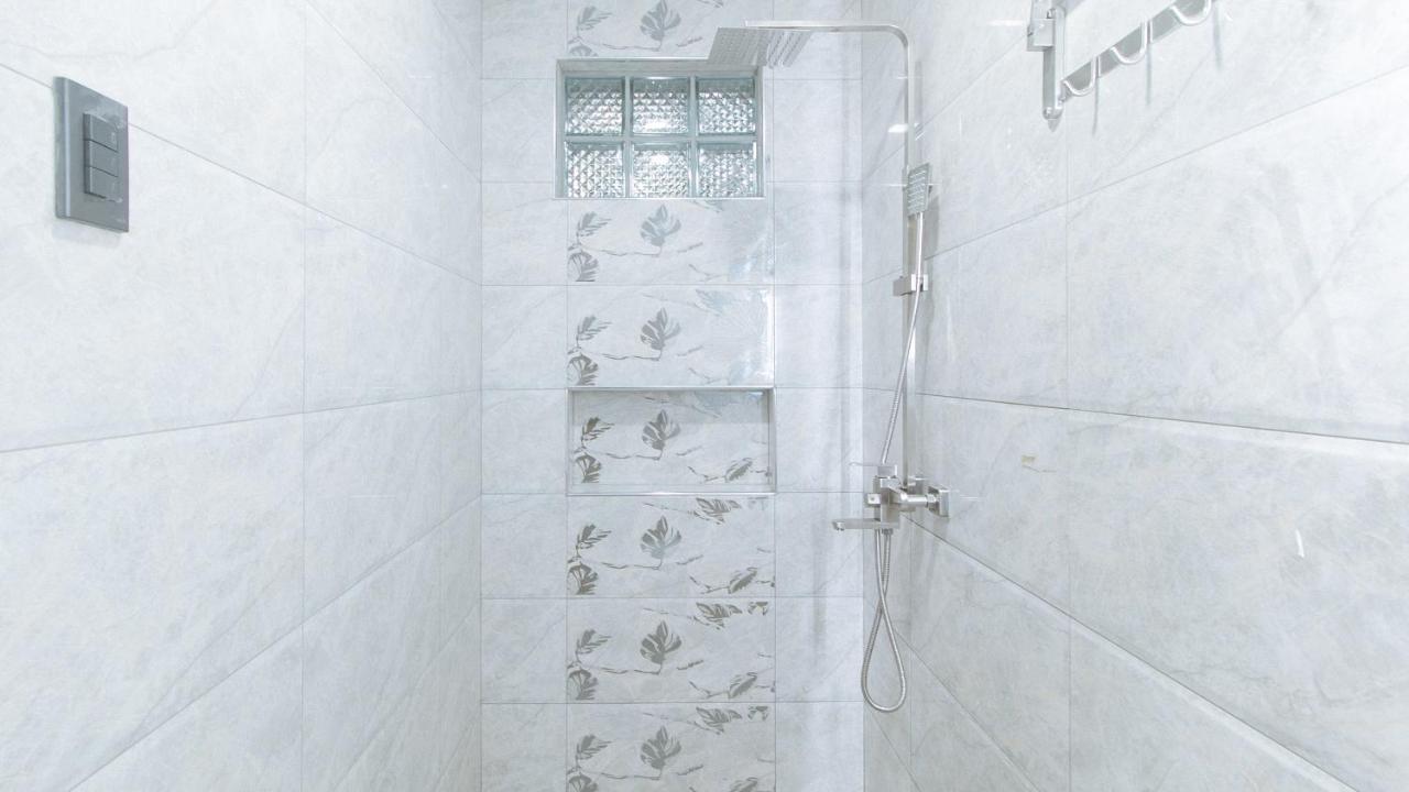 Reddoorz Plus @ Bez Tower And Residences San Juan San Juan  外观 照片