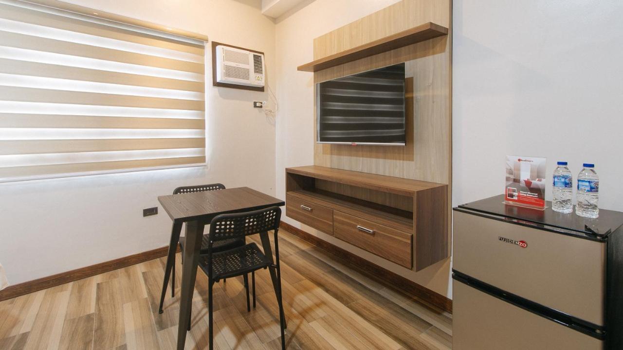 Reddoorz Plus @ Bez Tower And Residences San Juan San Juan  外观 照片
