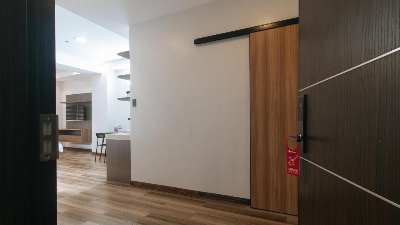 Reddoorz Plus @ Bez Tower And Residences San Juan San Juan  外观 照片