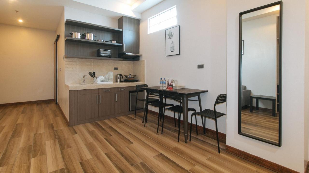 Reddoorz Plus @ Bez Tower And Residences San Juan San Juan  外观 照片