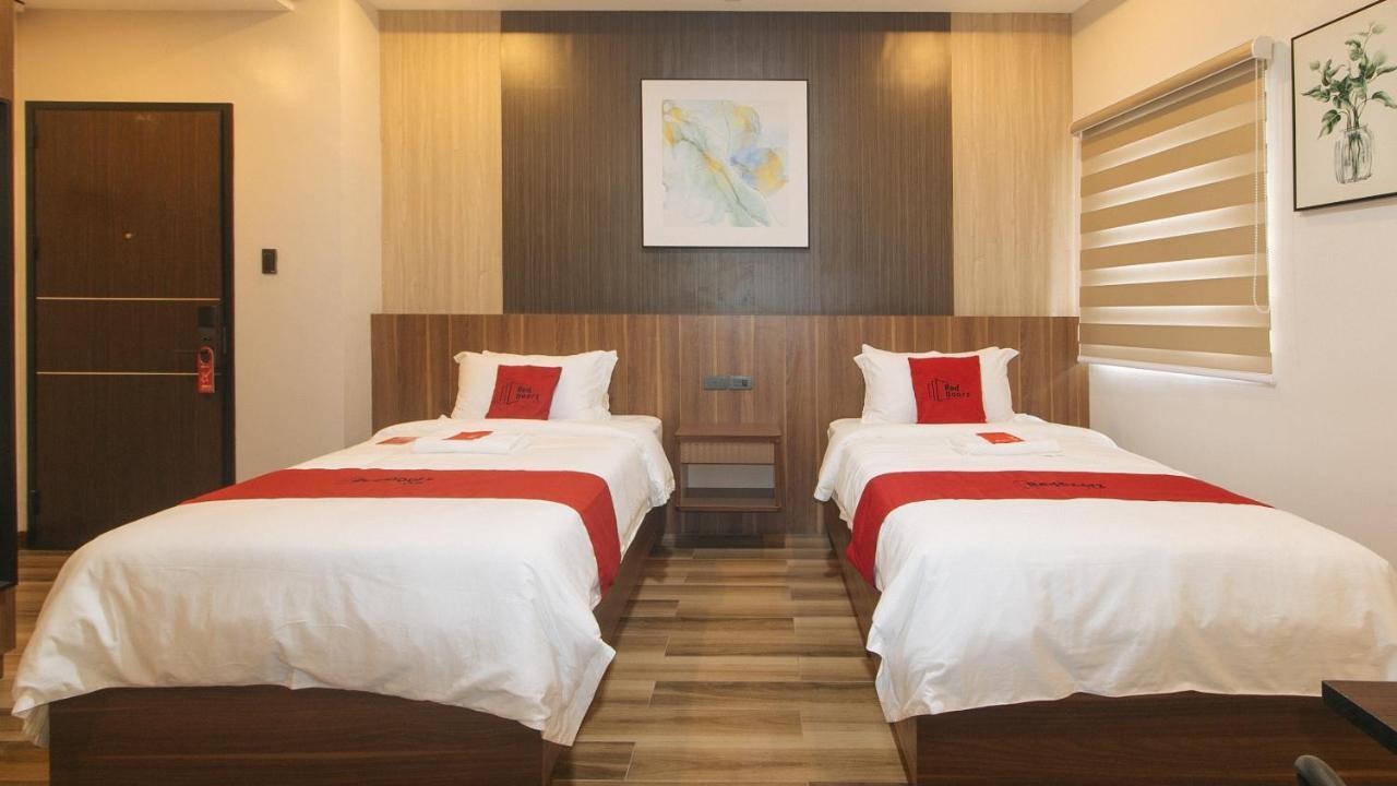 Reddoorz Plus @ Bez Tower And Residences San Juan San Juan  外观 照片