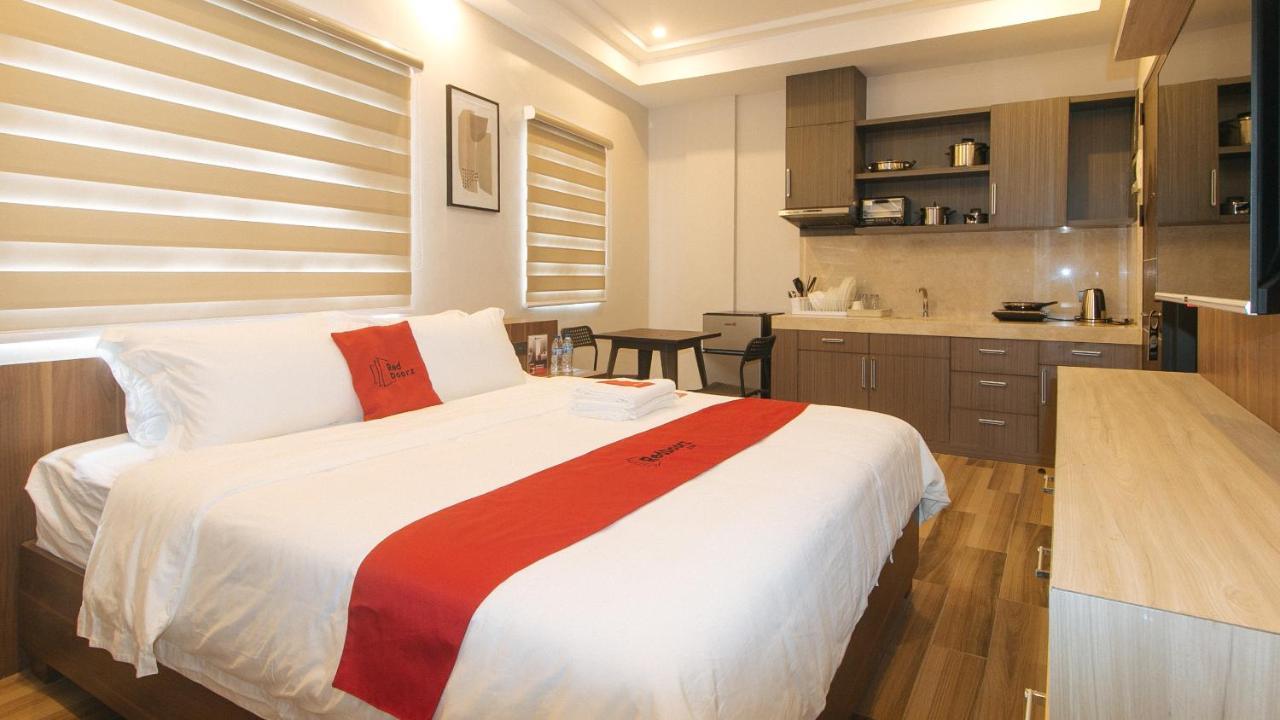 Reddoorz Plus @ Bez Tower And Residences San Juan San Juan  外观 照片