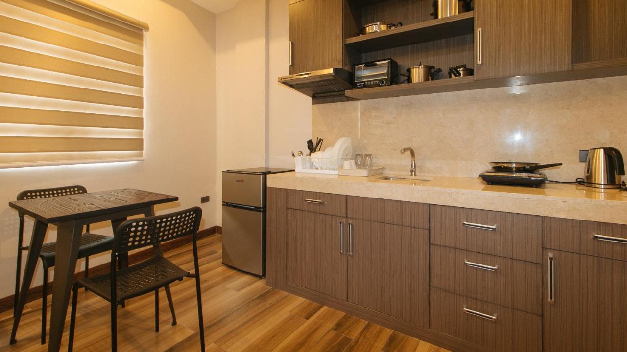 Reddoorz Plus @ Bez Tower And Residences San Juan San Juan  外观 照片
