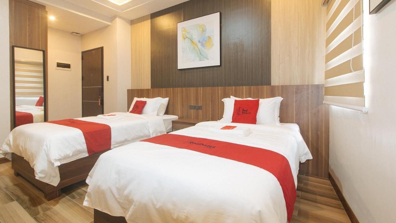Reddoorz Plus @ Bez Tower And Residences San Juan San Juan  外观 照片